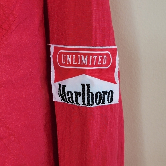 90s Vintage Marlboro | Red Windbreaker Pullover Nylon Jacket Collapses into Bag - Picture 4 of 11